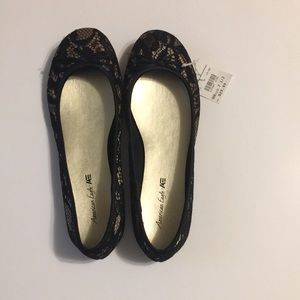 American Eagle women’s flats